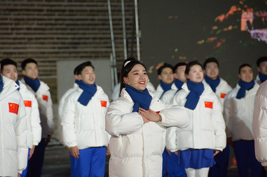 相约冬奥——扛红旗 当先锋丨侯京奥以青春之力助力圣火传递