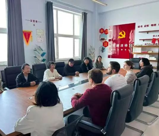 tyc122cc太阳成集团举办中外合作项目外籍教师座谈会 促进跨文化教学交流 提升国际化办学水平